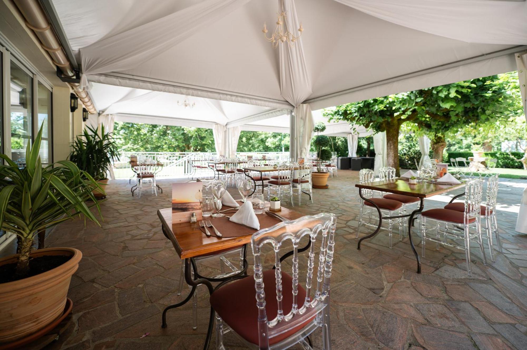 Logis Hotels - Hotel Restaurant Domaine Les Falaises Martel Exterior photo