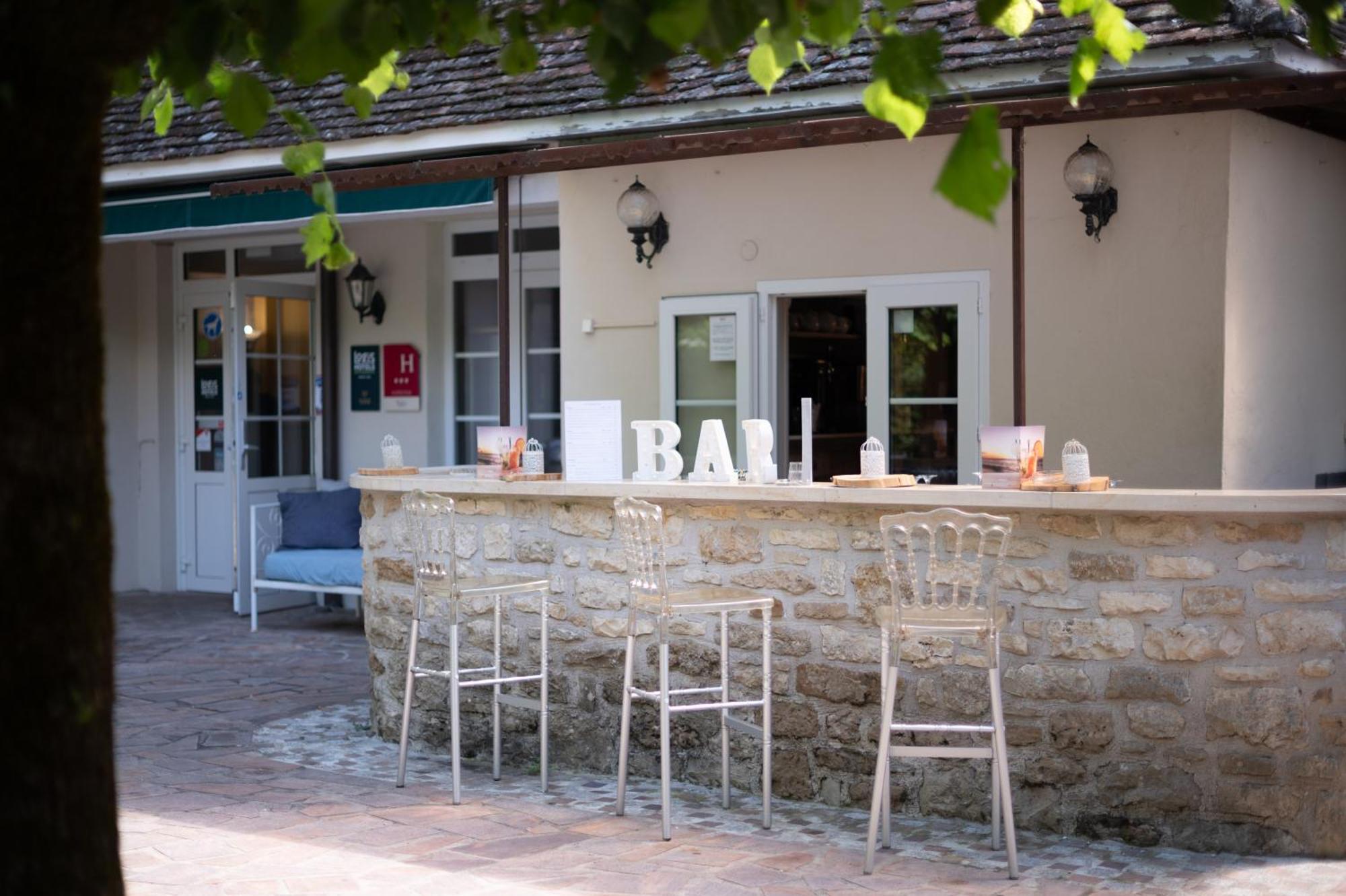 Logis Hotels - Hotel Restaurant Domaine Les Falaises Martel Exterior photo